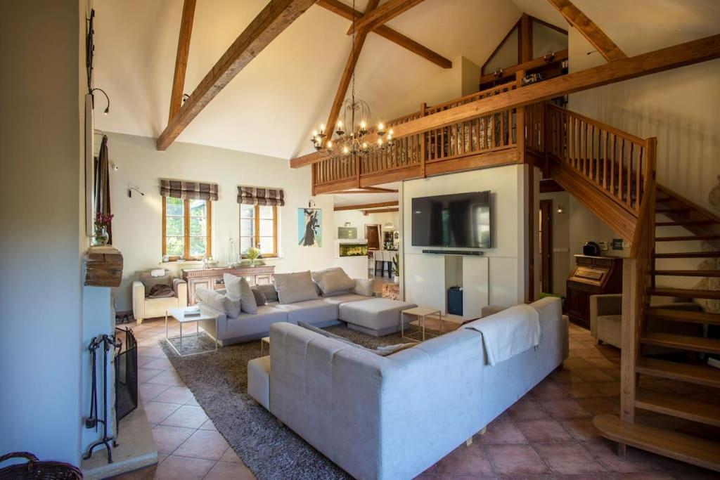 7 Bedroom Secluded Villa Close To Prague Říčany Dış mekan fotoğraf
